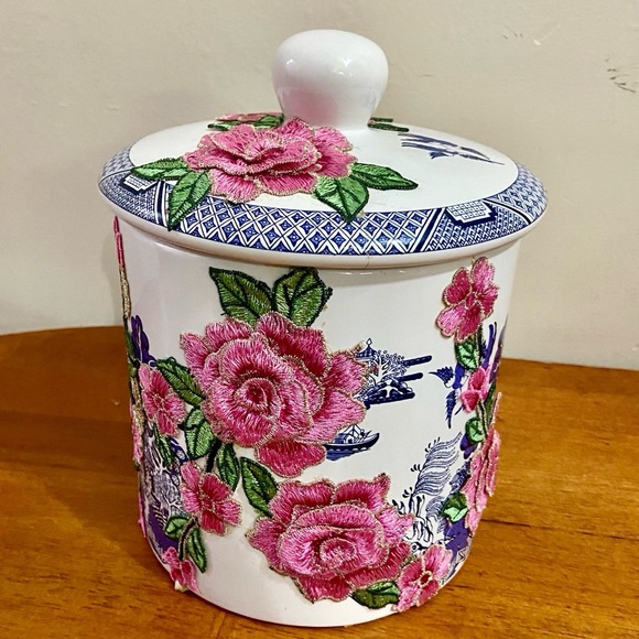 Vintage, Blue Willow -Floral One of a kind Memory Jar 9.5in H x 7.5in - Picture 4 of 13